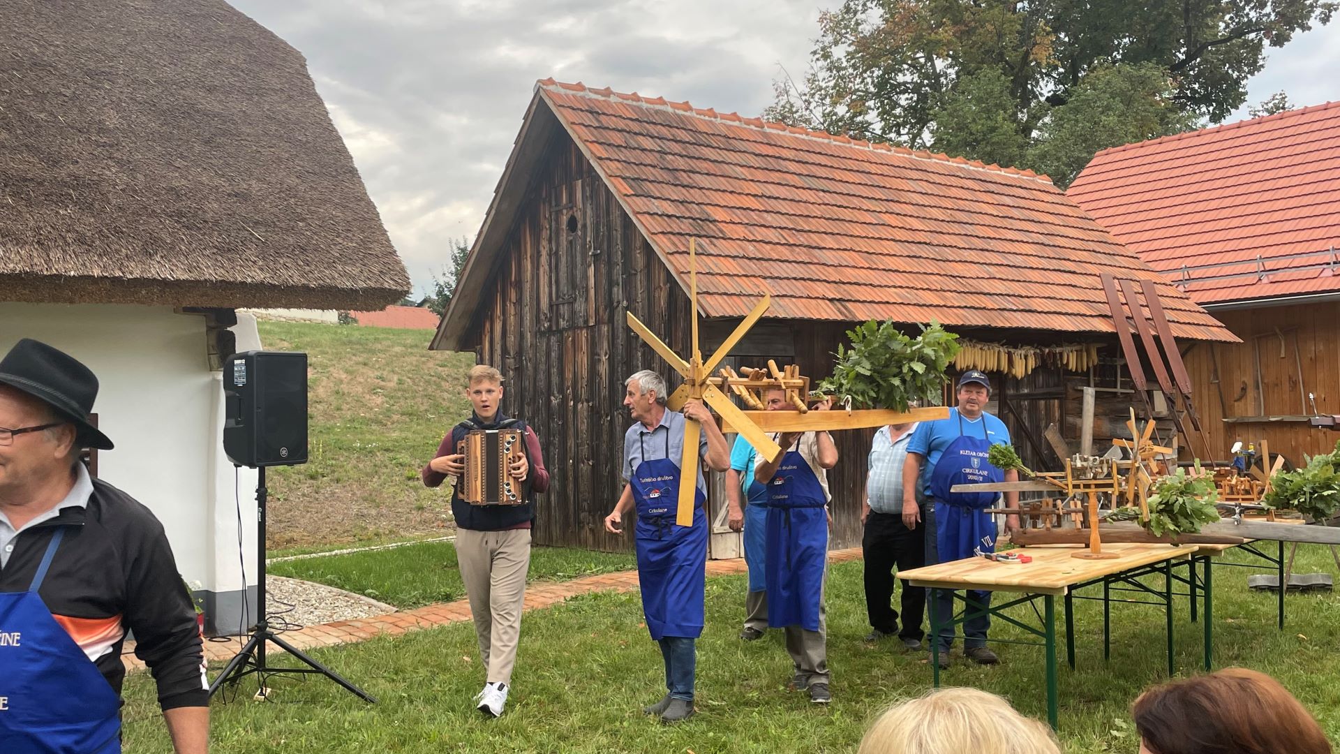 Pesem klopotcev 3