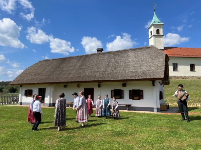 Pozdrav pomladi - Otroška folklorna skupina Cirkulane